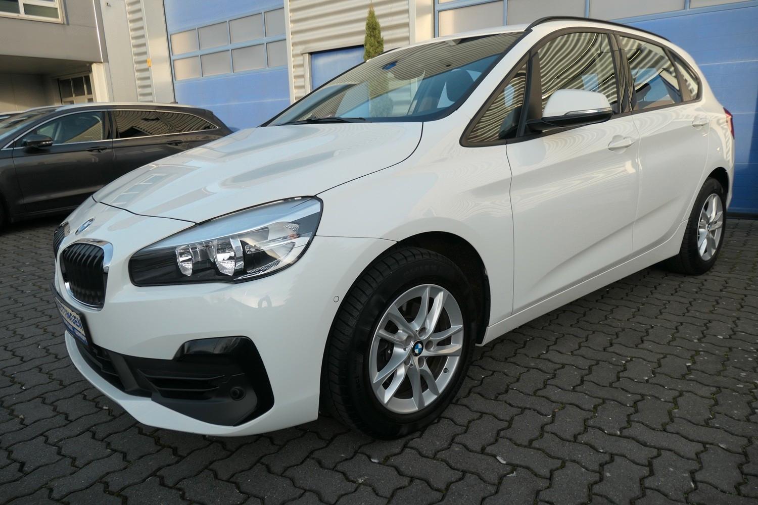 BMW 218i Active Tourer Navi AHK Top Zustand!