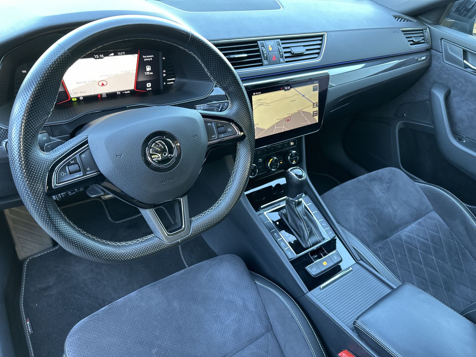 Fahrzeugabbildung SKODA Superb Combi 2.0 TDI DSG Sportline XEN+PANO+ACC+
