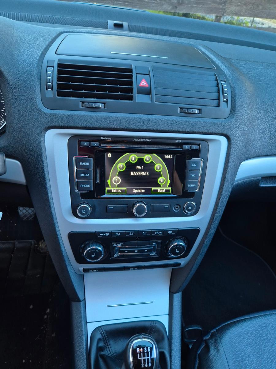 Skoda Octavia 2011 — photo 12