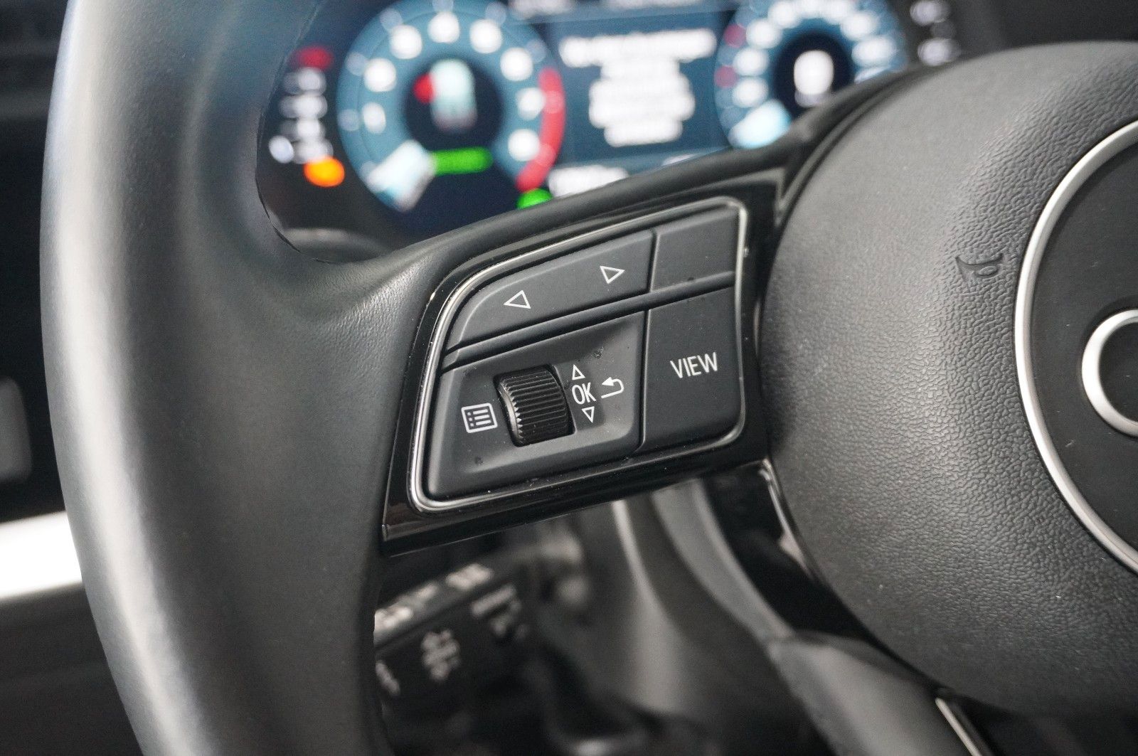 Fahrzeugabbildung Audi A3 Sportback 35 TFSI ADVANCED NAVI/LED/SPORT/DAB