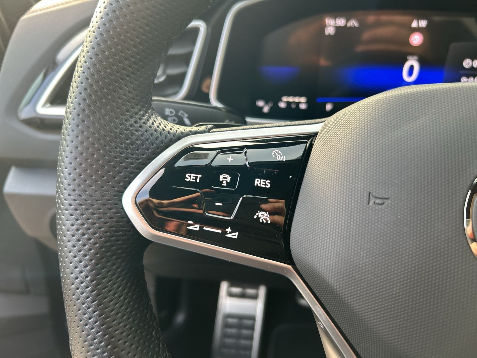 T-Roc R-Line 1.5 l TSI, IQ Drive, Discover Media