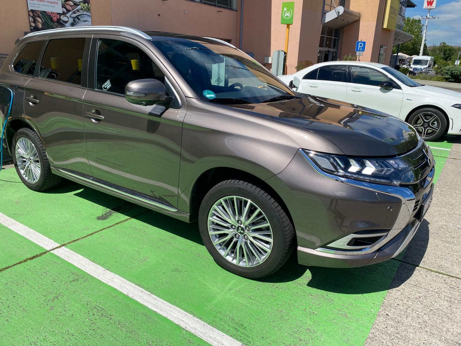 Mitsubishi Plug-in Hybrid Outlander