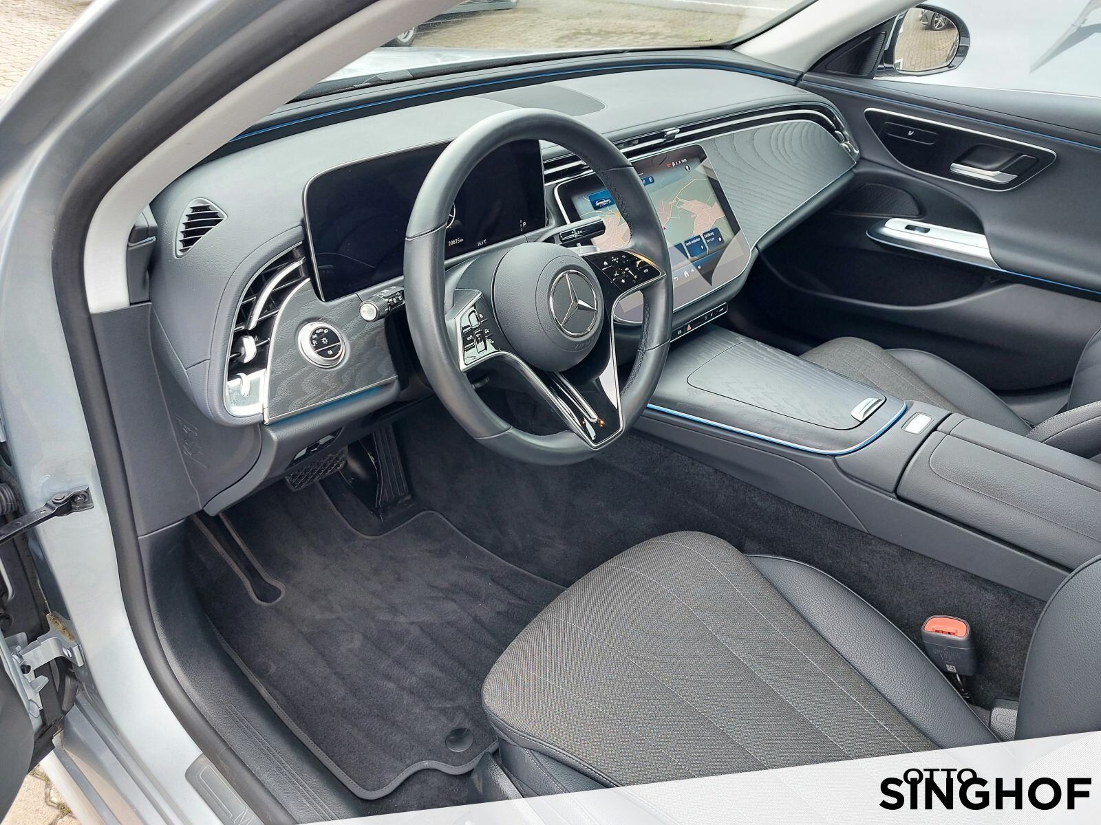 Fahrzeugabbildung Mercedes-Benz E 220 d T Avantgarde +AHK+Rü Kam+Distronic+LED+