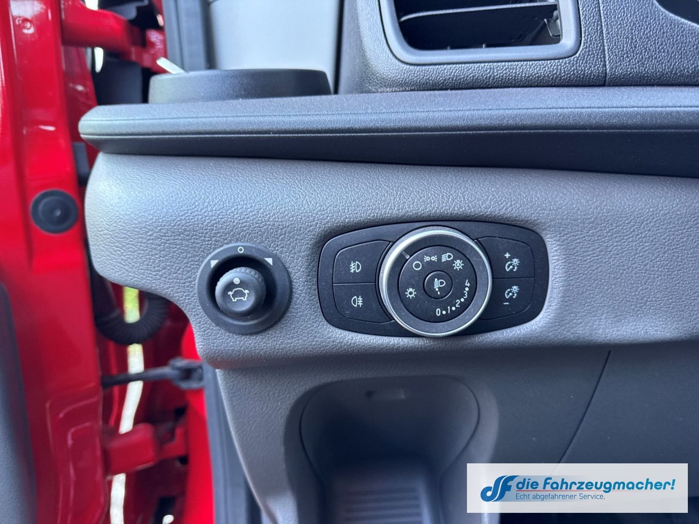Fahrzeugabbildung Ford Transit Kombi 350 L3 Trend Behindertengerecht*74
