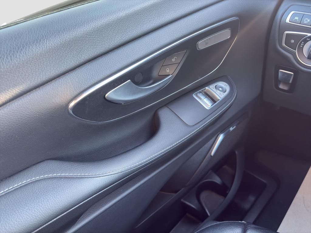 Fahrzeugabbildung Mercedes-Benz EQV 300 AVANTGARDE Lang Leder*Navi*360*KeyLess