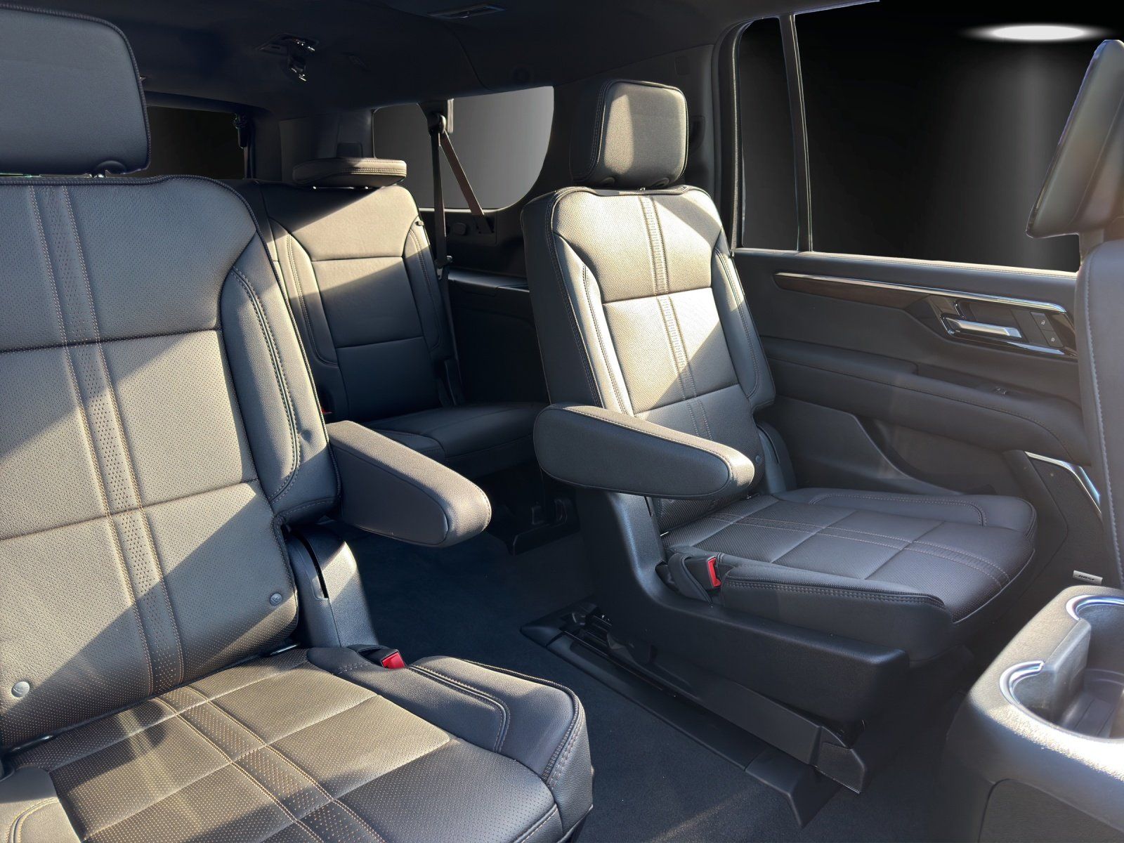 Fahrzeugabbildung Chevrolet Suburban High Country 6.2 MY25 PDC/TV/LED/AHK/