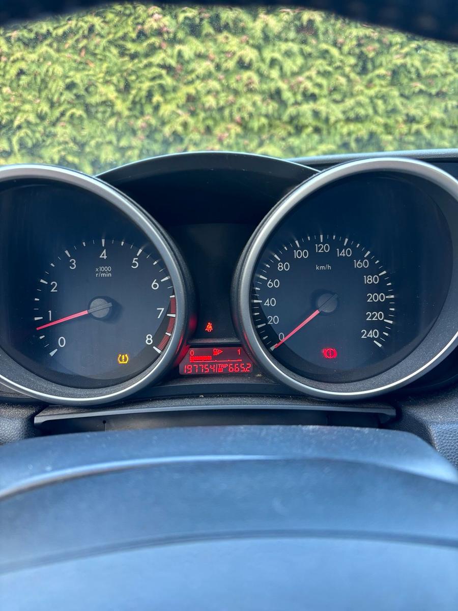 Mazda 2 2011 — photo 8