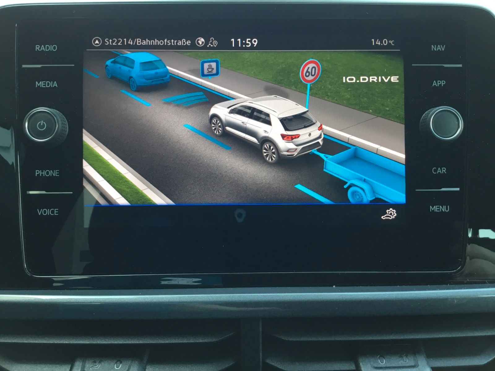 Fahrzeugabbildung Volkswagen T-Roc 1.5 TSI DSG Style+AHK+MatrixLED+ACC+Pano
