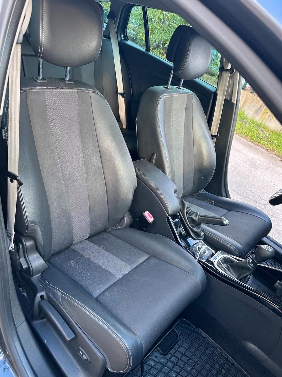 Renault Megane 2011 — photo 11