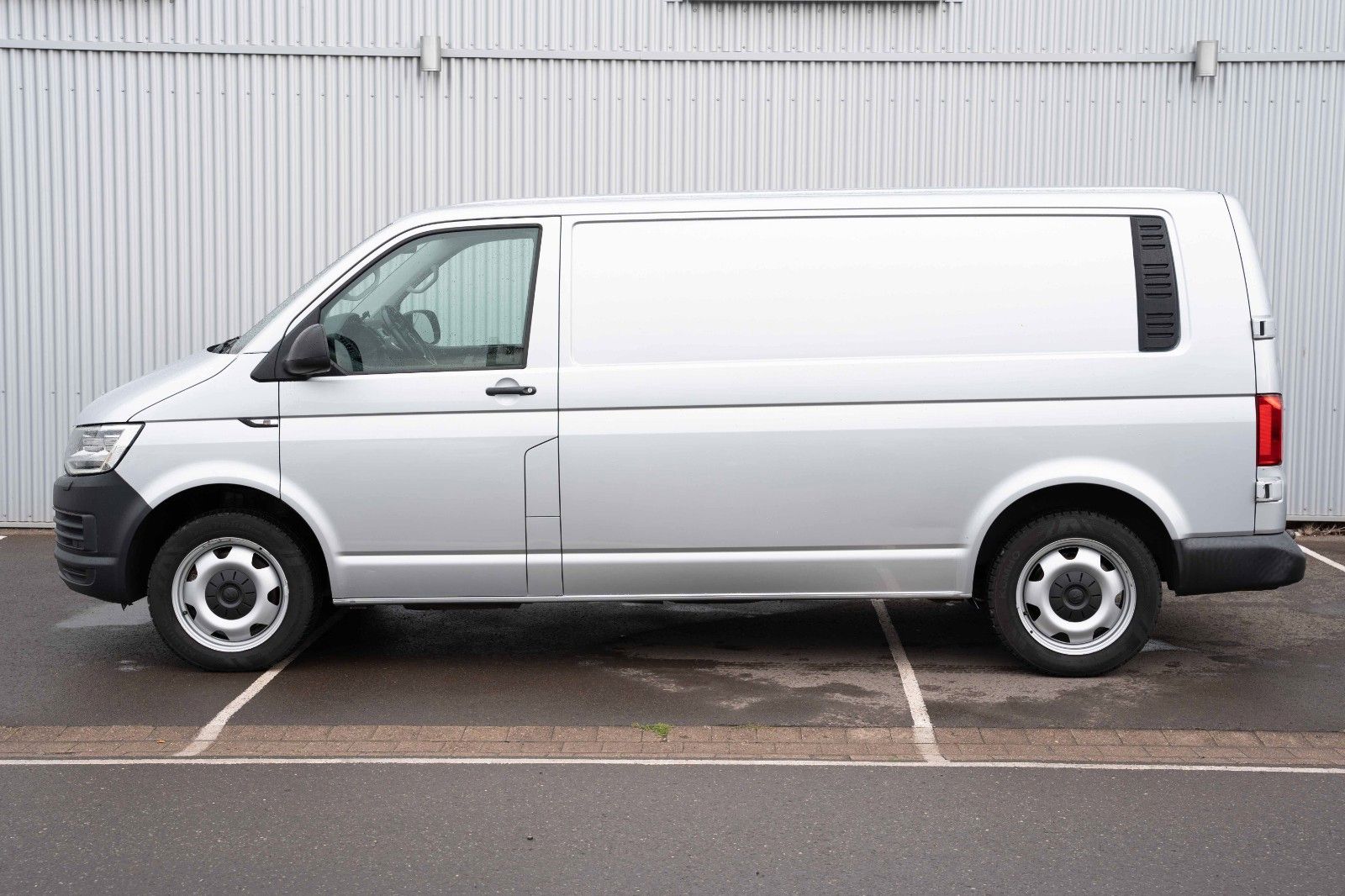 Fahrzeugabbildung Volkswagen T6 TRANSP KA 2.0TDI LANG DSG LED ACC PDC SHZ AHK