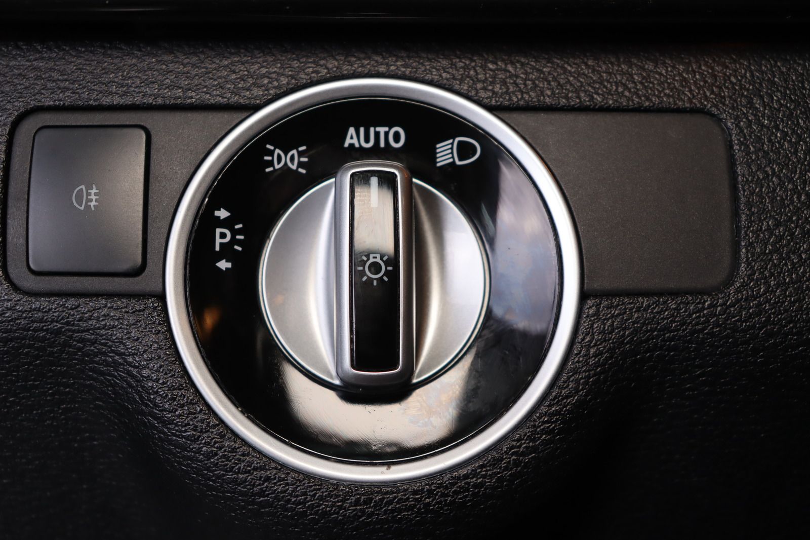 Fahrzeugabbildung Mercedes-Benz E 200 AVANTGARDE * Xenon * HU/AU 07.26