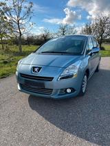 Peugeot 5008 Pano 7Sitzer - gebrauchte Peugeot 5008 aus dem Jahr 2011