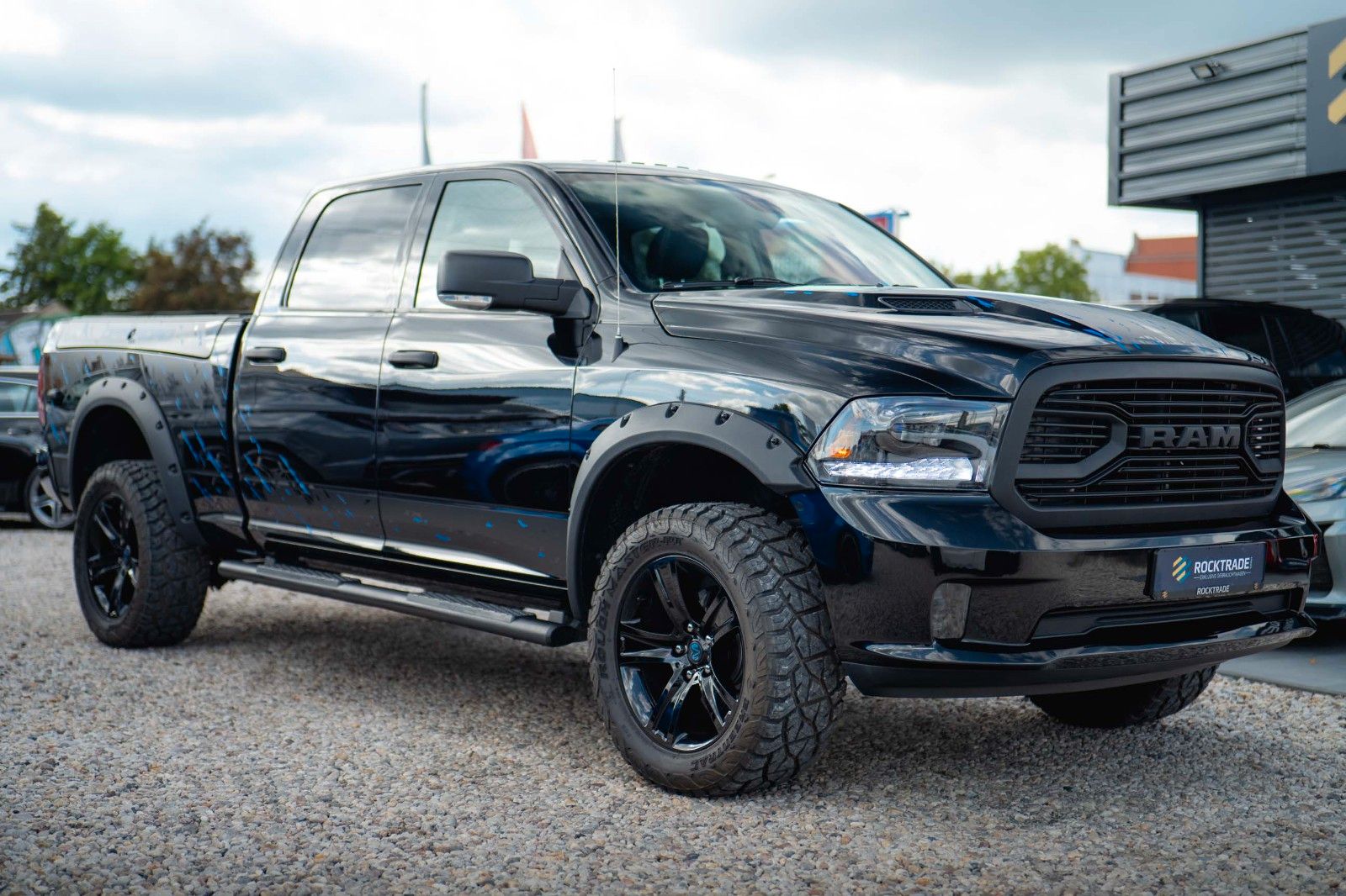 Fahrzeugabbildung Dodge RAM 5.7 V8 HEMI 4x4 OFFROAD Night LONGBED RAMBOX