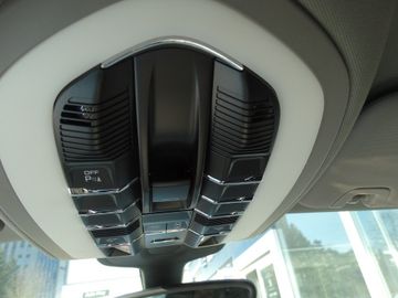 Porsche Panamera - 12