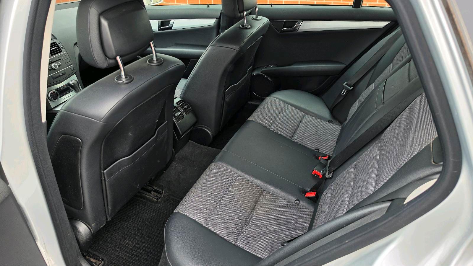 Mercedes-Benz C180 2010 — photo 14