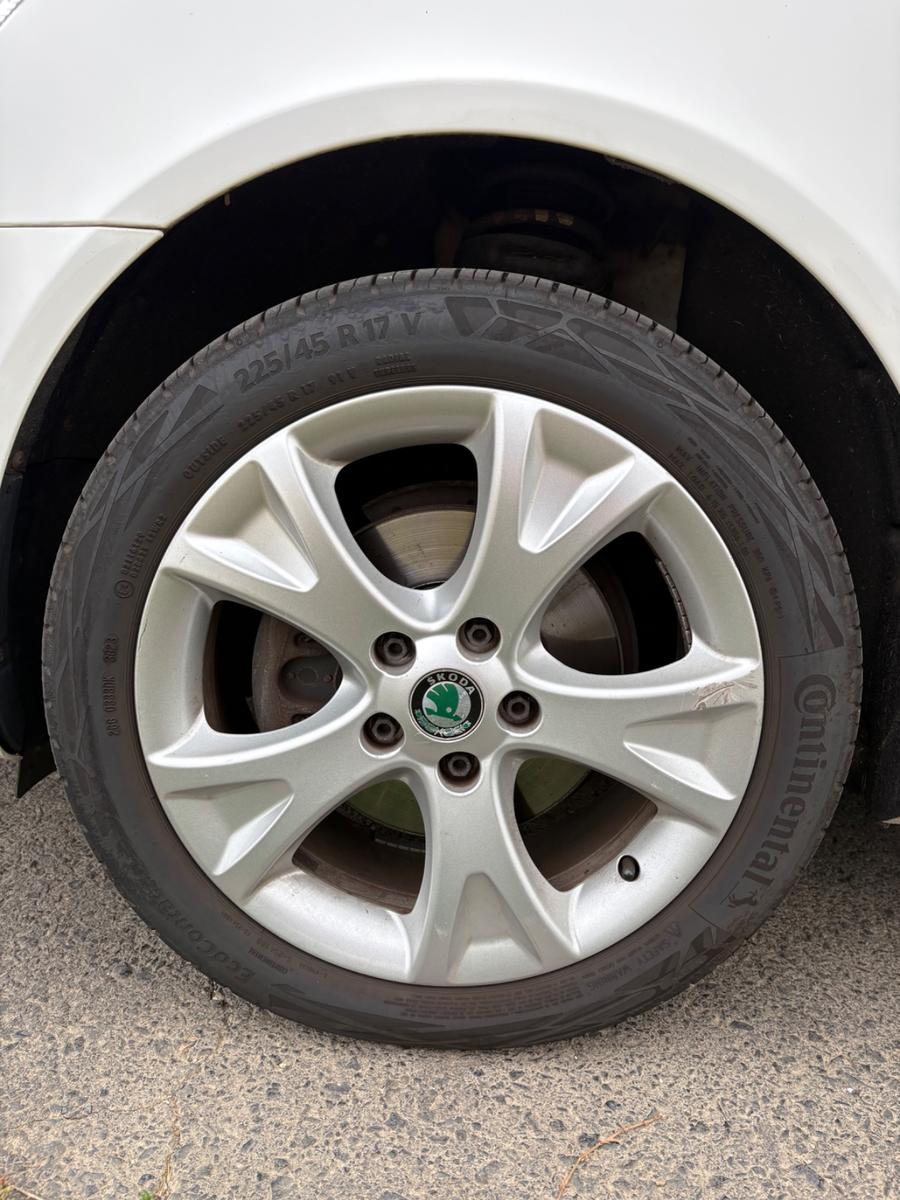 Skoda Octavia 2011 — photo 8