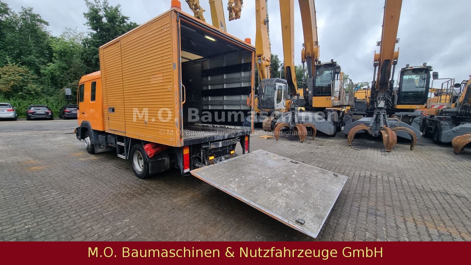 Fahrzeugabbildung MAN LE 8.180 / Doppelkabine / Koffer / Rampe