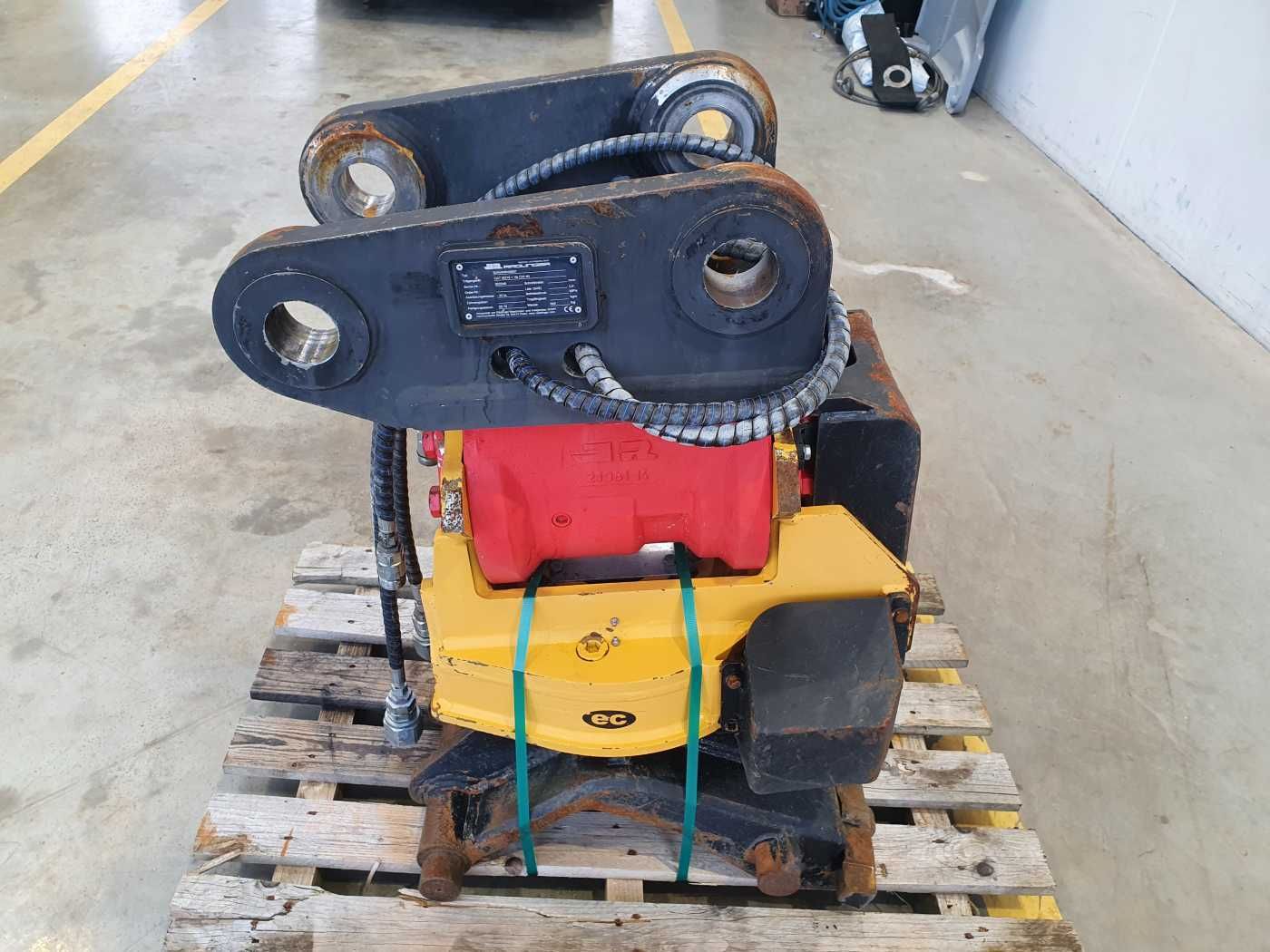 Fahrzeugabbildung Andere Rädlinger Schwenkrotator CAT M318 / CW 40 / 2016