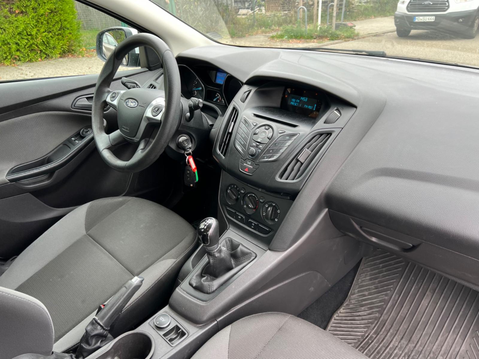 Ford Focus 2014 — photo 11