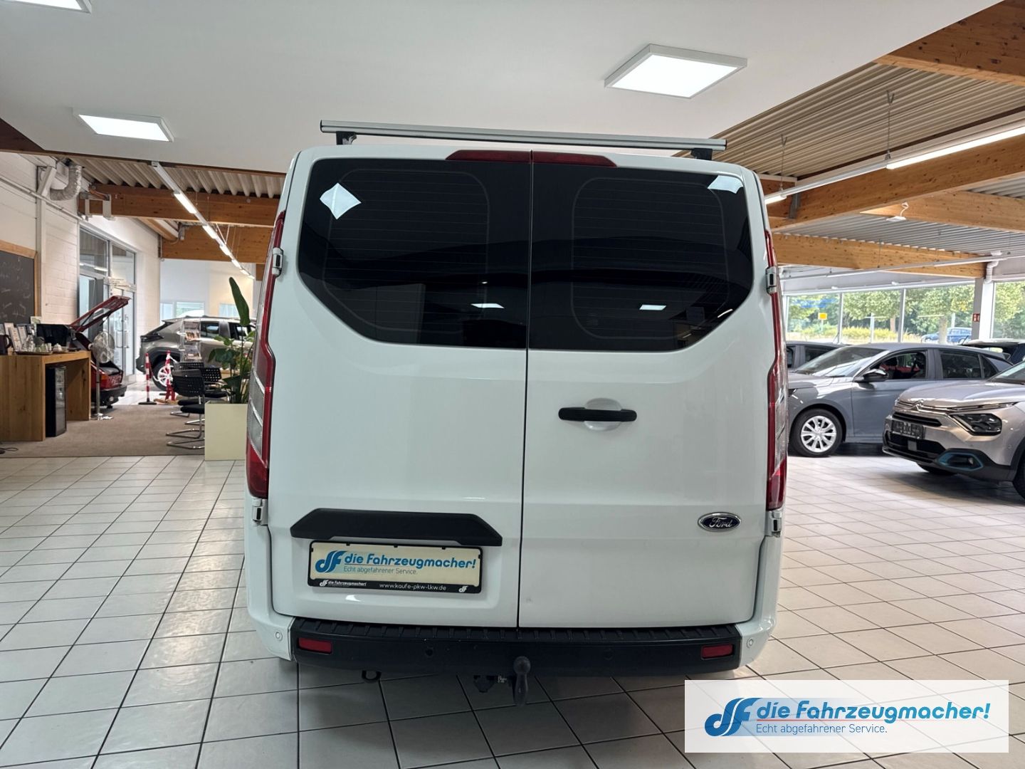 Fahrzeugabbildung Ford Transit Custom Kasten 300 L1 Trend Notbremsass.