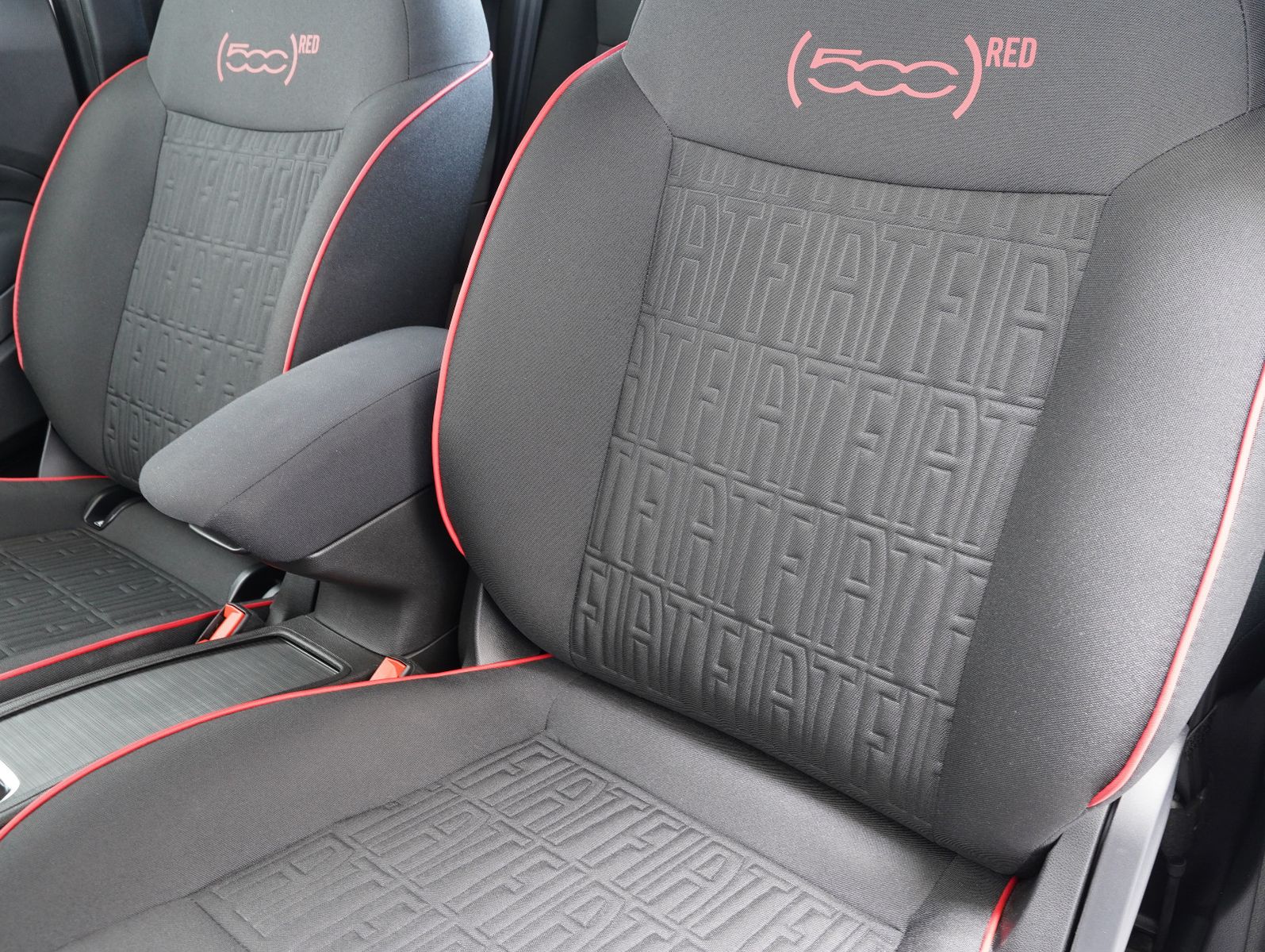 Fahrzeugabbildung Fiat 500e Red 70KW/23,8kWh/DC-LADEN/KAMERA