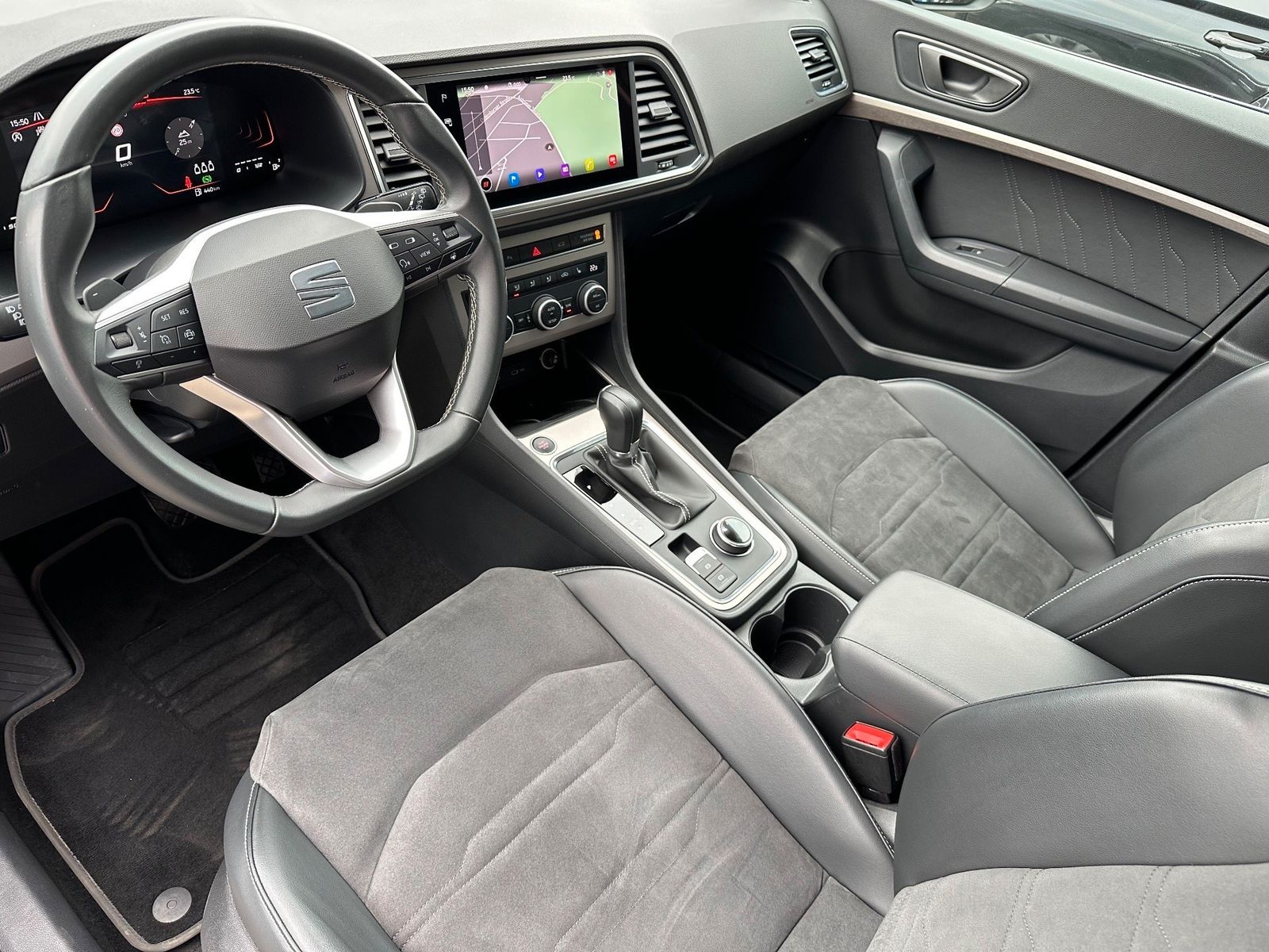 Fahrzeugabbildung SEAT Ateca 2.0 TDI DSG Xperience NAV+LED+KAM+18ZO+ACC