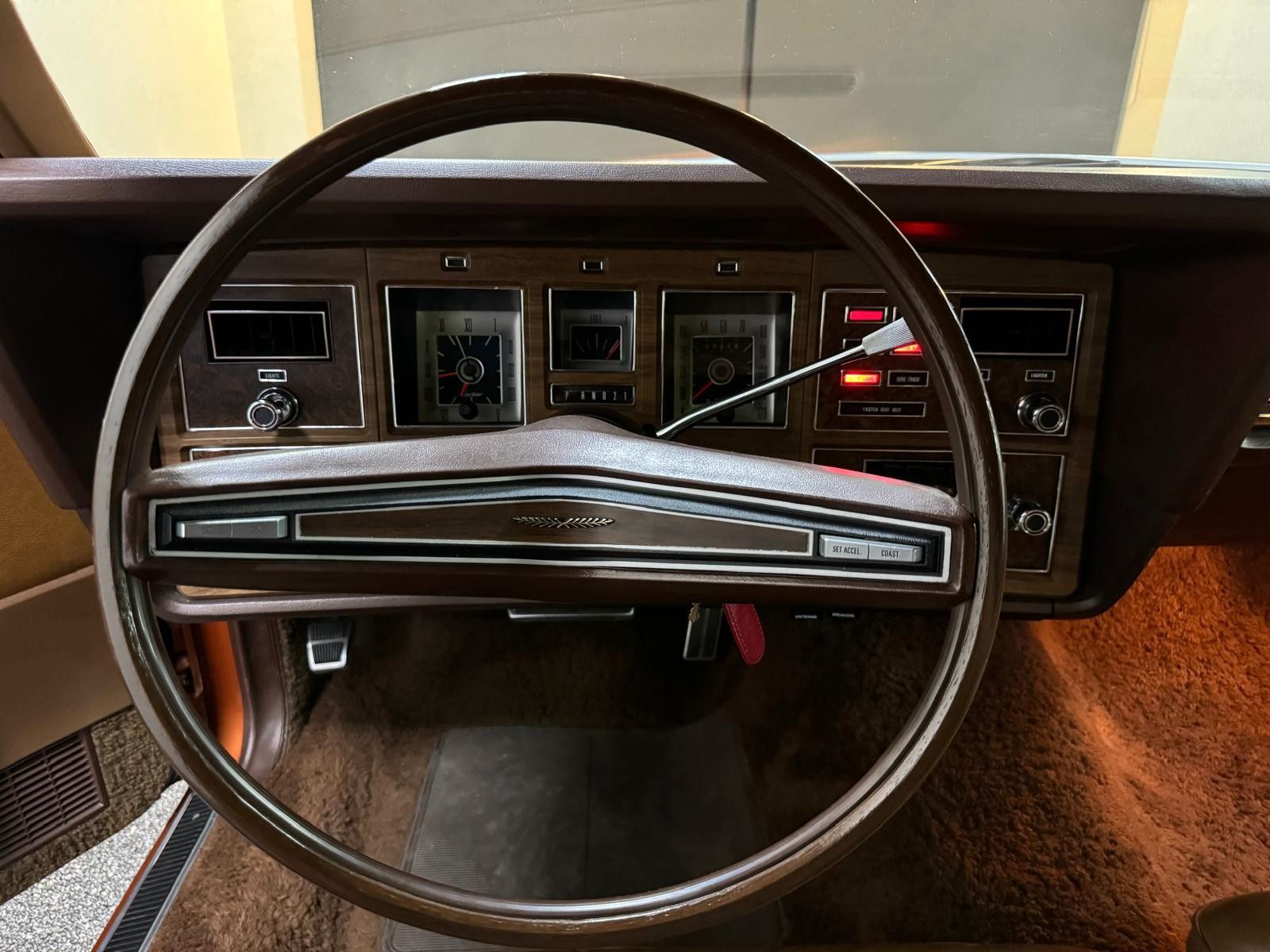 Fahrzeugabbildung Lincoln Continental MARK IV COUPE