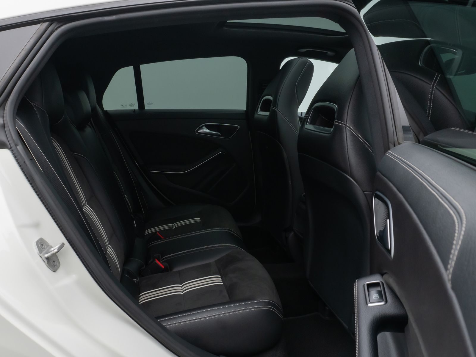 Fahrzeugabbildung Mercedes-Benz CLA 220 Shooting Brake /d 4Matic AMG Pano Standh