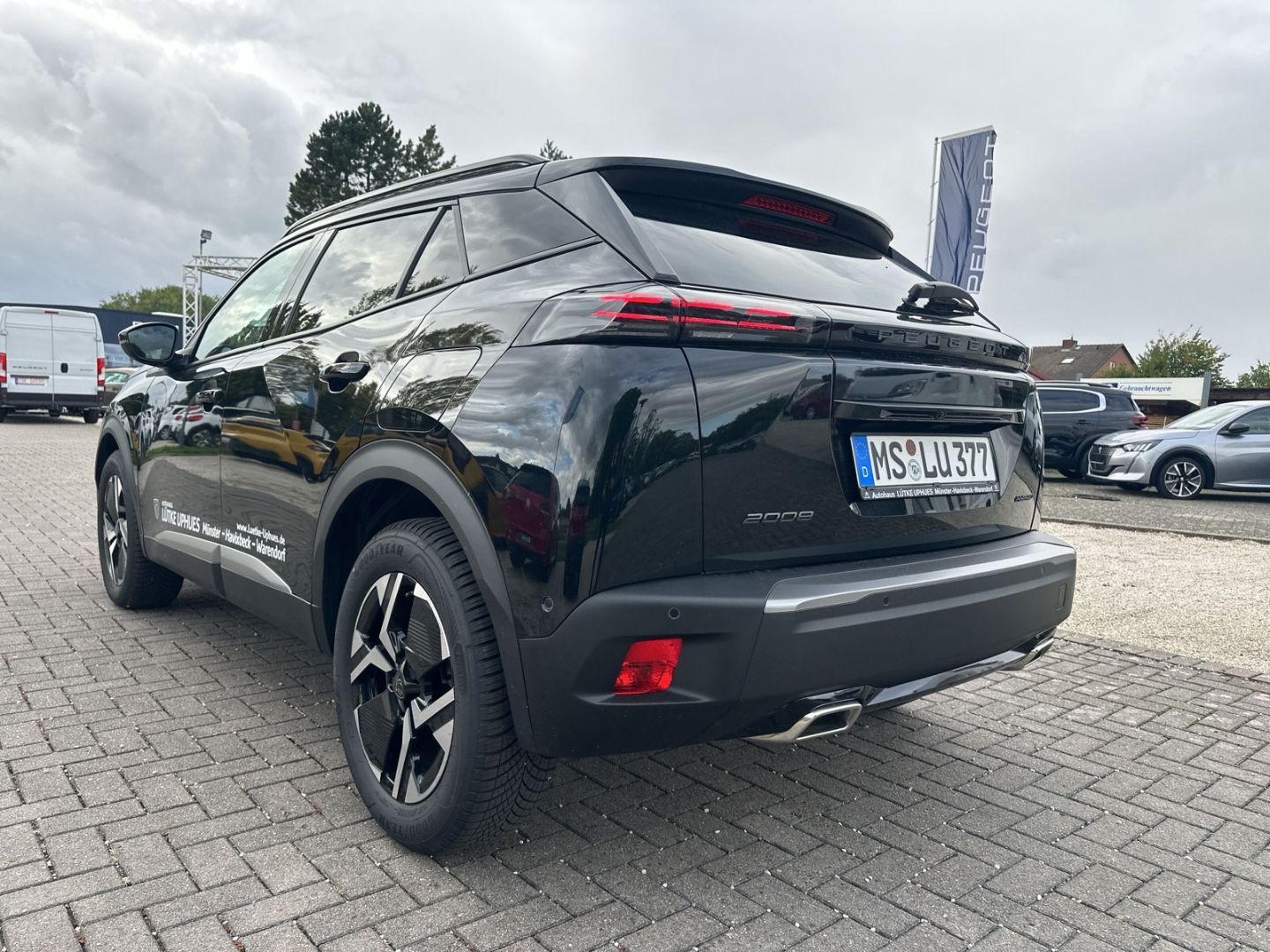 Fahrzeugabbildung Peugeot 2008 Allure 1.2 HY 136 e-DSC6      Navi ACC