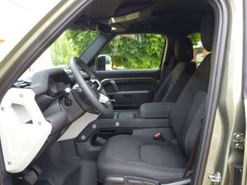 Land-Rover Defender - 10