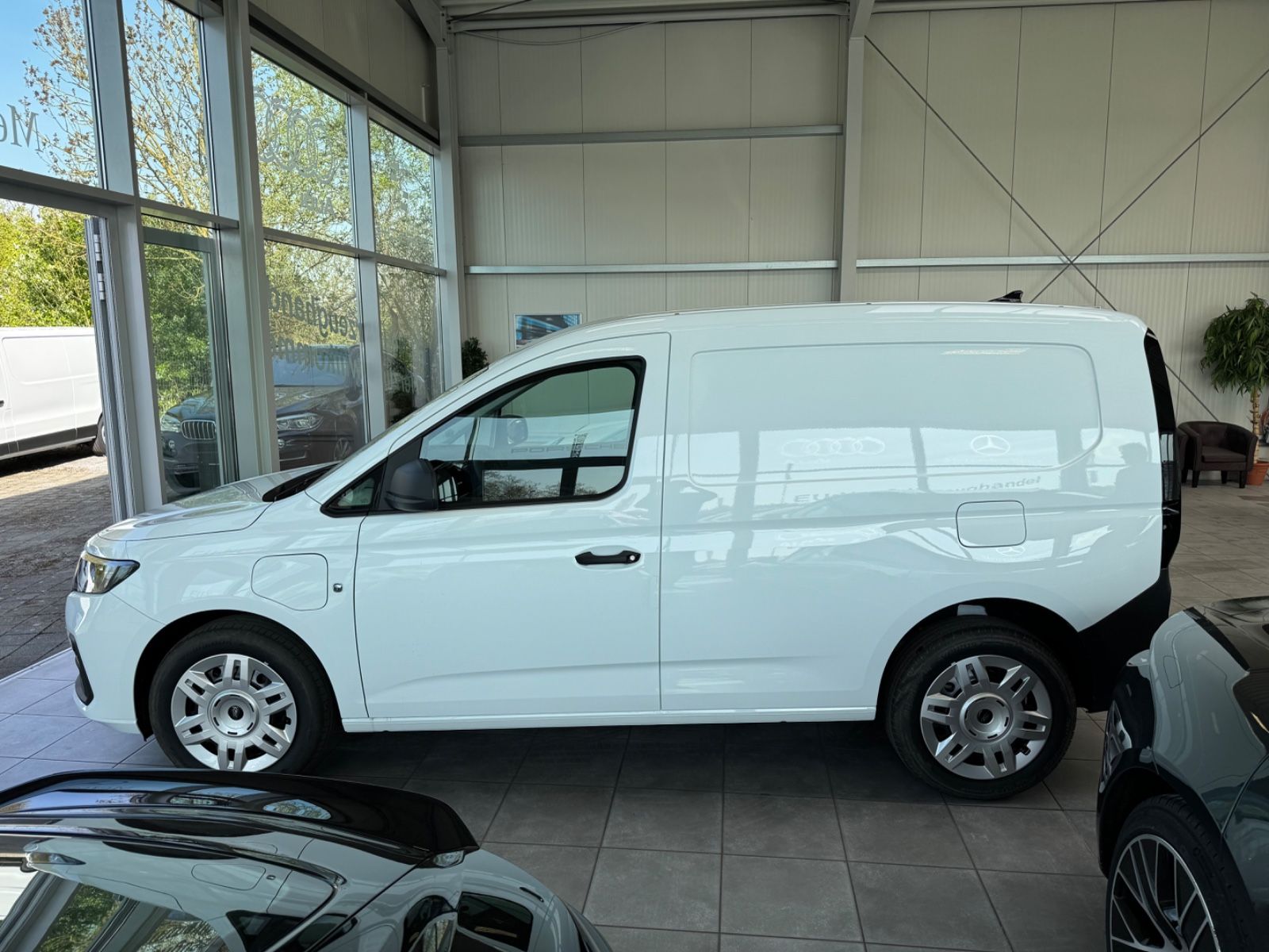 Fahrzeugabbildung Ford Transit Connect PHEV 1,5 Automatik/Sofort