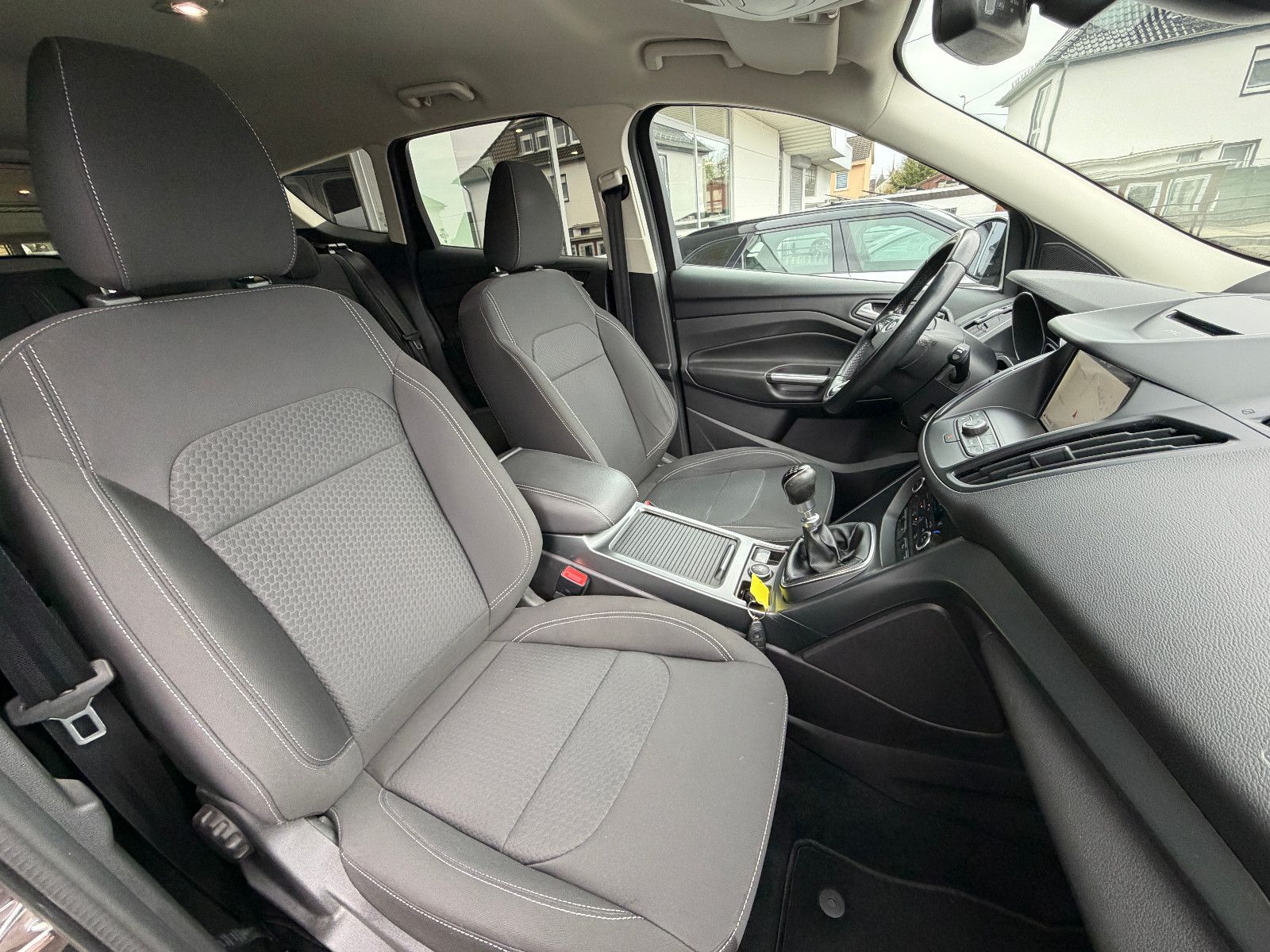 Fahrzeugabbildung Ford Kuga Cool & Connect /PDC/SHZ/LEKR.-HEIZ/KLIMA