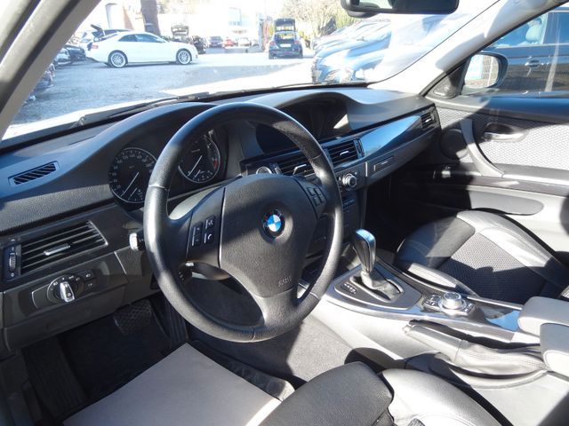 Fahrzeugabbildung BMW 320d xDrive/1.Hand/Navi/StH/PDC/Xenon/Leder/