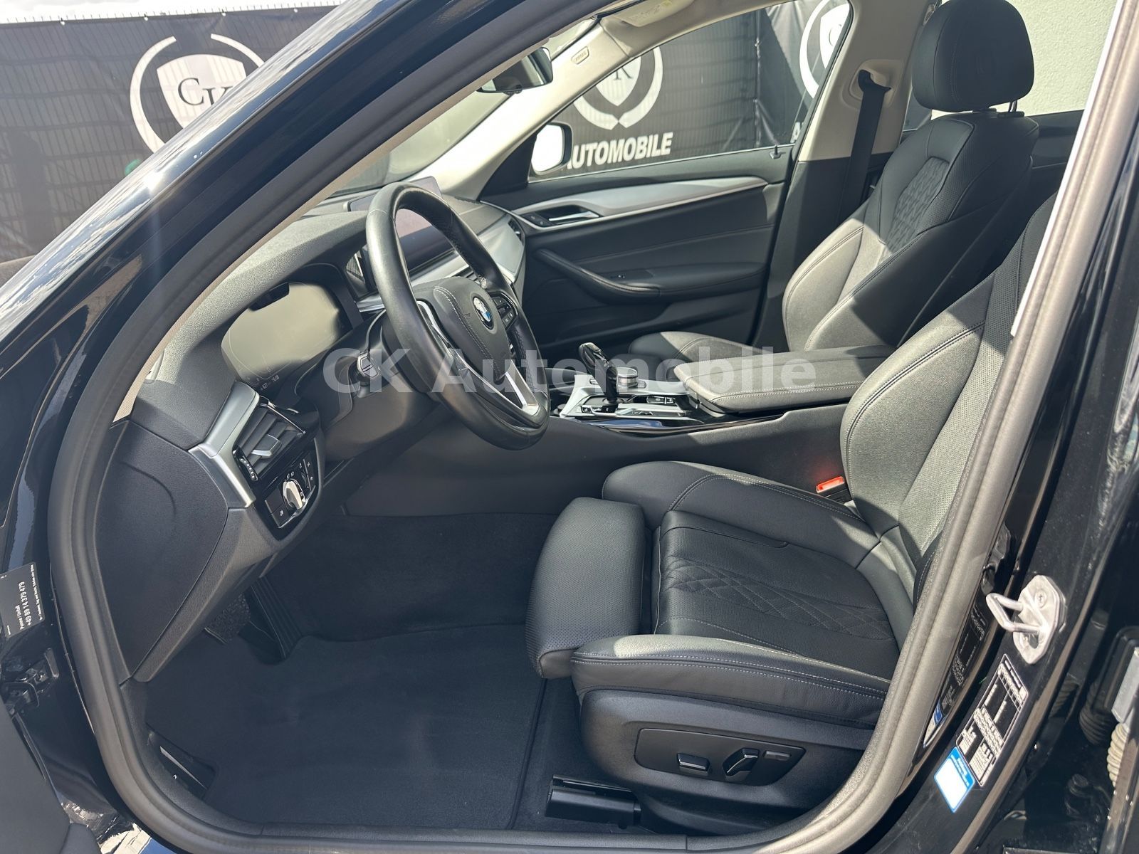 Fahrzeugabbildung BMW 520d Touring/Navi/Laser/Head-Up/Leder/360°/AHK
