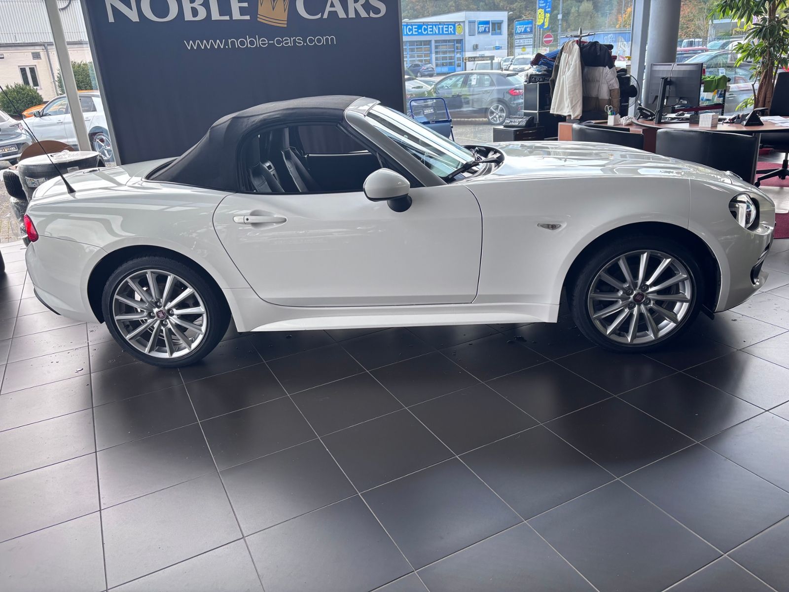 Fahrzeugabbildung Fiat 124 Spider Lusso LED NAVI ALU
