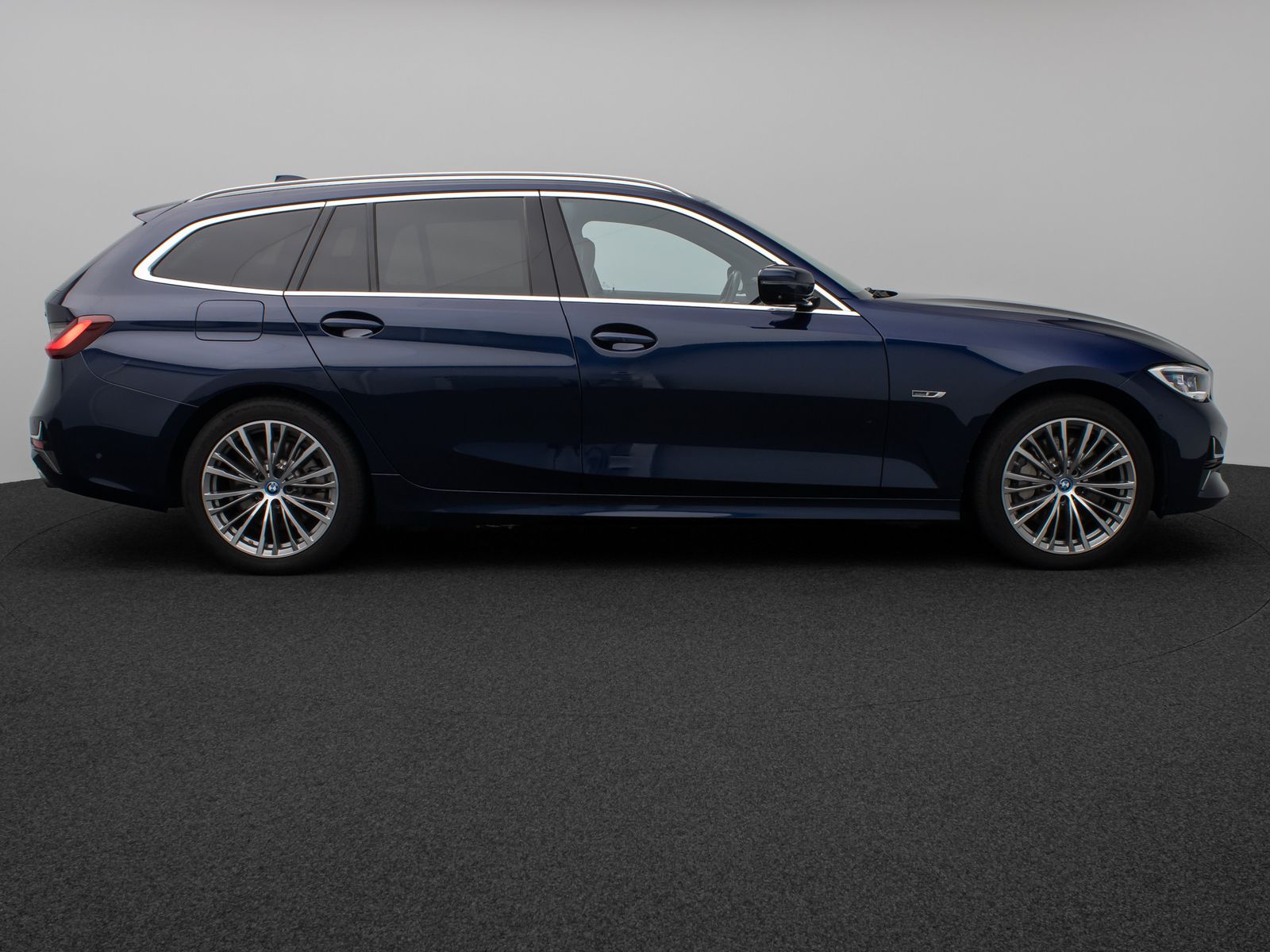 Fahrzeugabbildung BMW 330e xD Luxury Line Panorama HUD Individual Voll