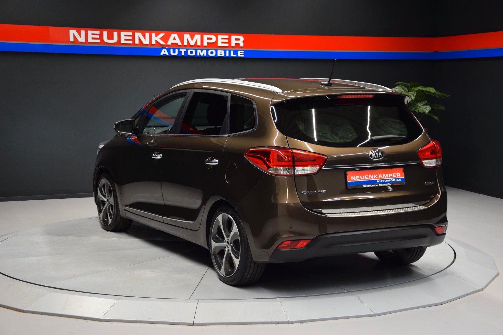 Fahrzeugabbildung Kia Carens Spirit Bi-Xenon Tempomat Kamera Sitzheiz.