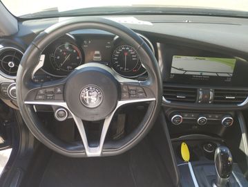 Alfa-Romeo Giulia - 7