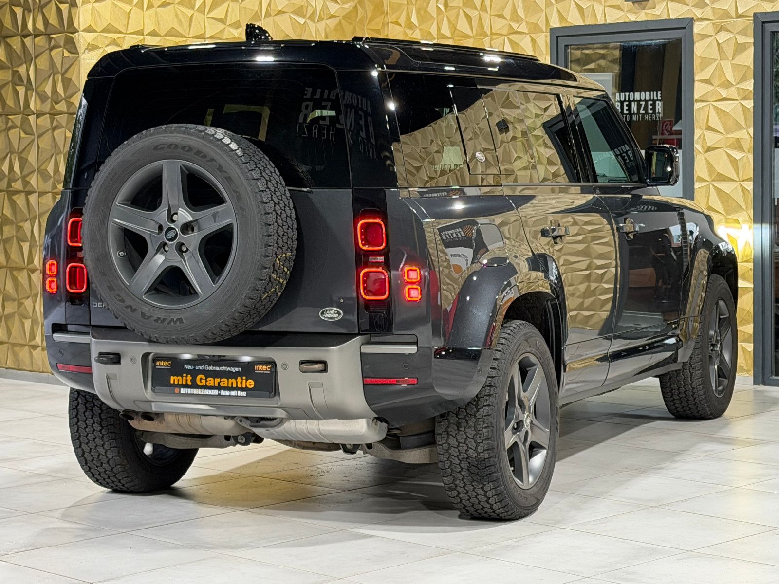 Fahrzeugabbildung Land Rover Defender 110 X-Dynamic SE/PANO/360''KAM/MEREDIAN