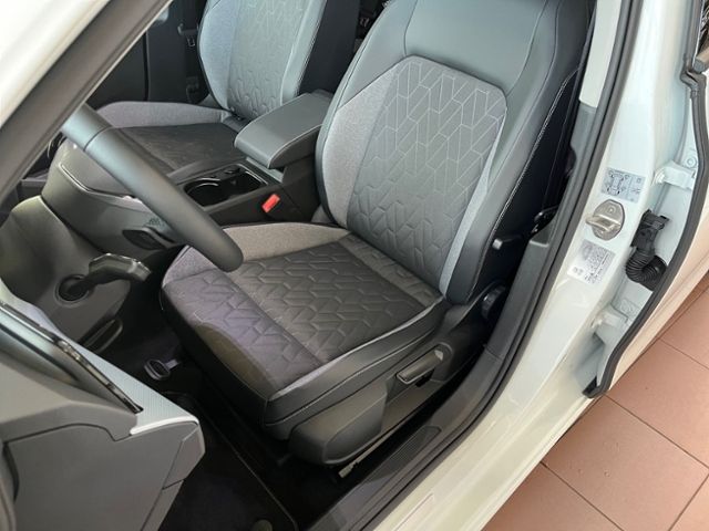 Fahrzeugabbildung Volkswagen Golf 1.5 eTSI DSG ENERGY NAVI GJR LED KAMERA
