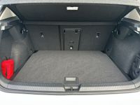 Volkswagen Golf VIII 1.5TSI Life RKam Totwinkel HuD Navi