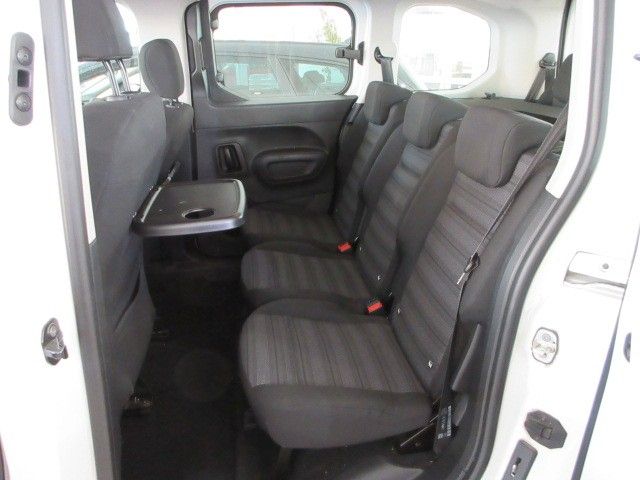 Fahrzeugabbildung Opel Combo Life 1.2T  7-SITZ/NAVI/LED/AHK/PDC/DAB+