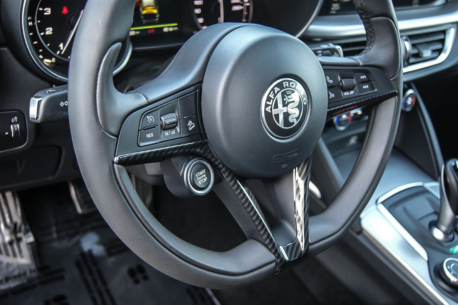 Fahrzeugabbildung Alfa Romeo Stelvio Super Q4 LUSSO SPORTPAKET LEDER WINTER