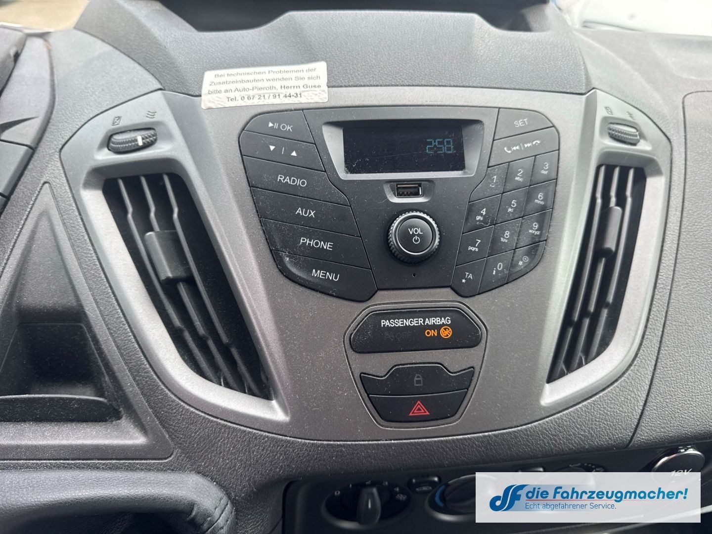 Fahrzeugabbildung Ford Transit Custom Kombi 300 L1 2.2 TDCi *4038 *EXPO