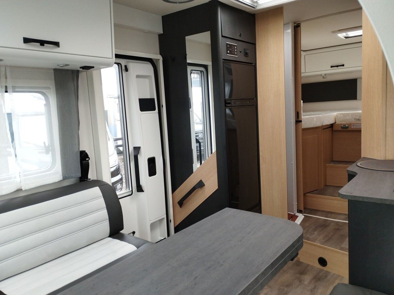 Fahrzeugabbildung Sunlight Adventure T 68C Automatik, Dörr Edition, TV
