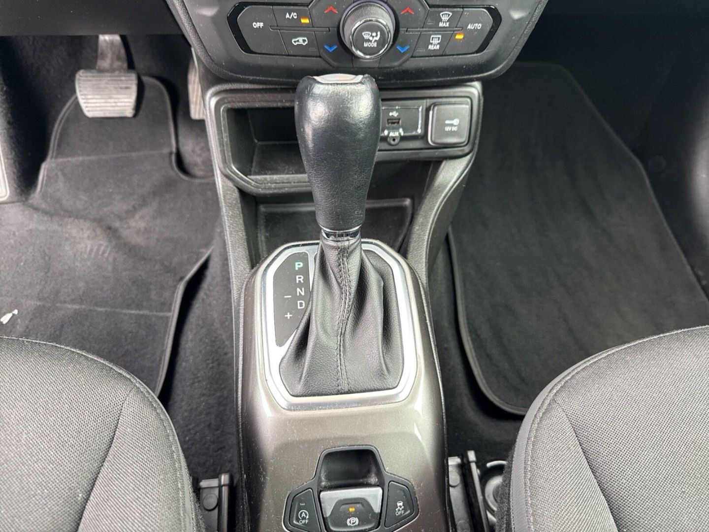 Fahrzeugabbildung Jeep Renegade Limited FWD 1.3 T-GDI -Navigation-LED-