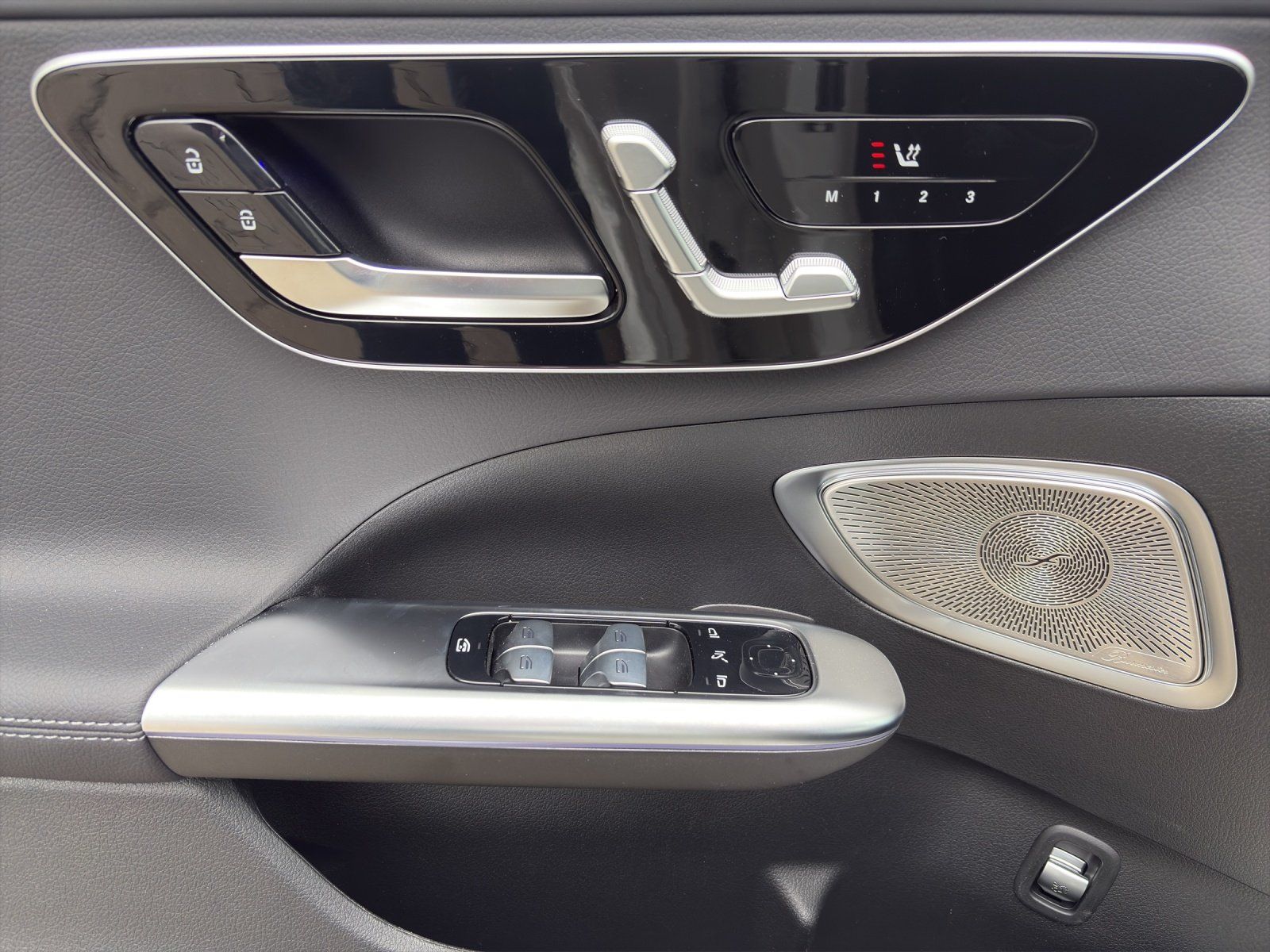 Fahrzeugabbildung Mercedes-Benz C 300 d T AMG Head-Up DIGITAL Burmester 360° PSD