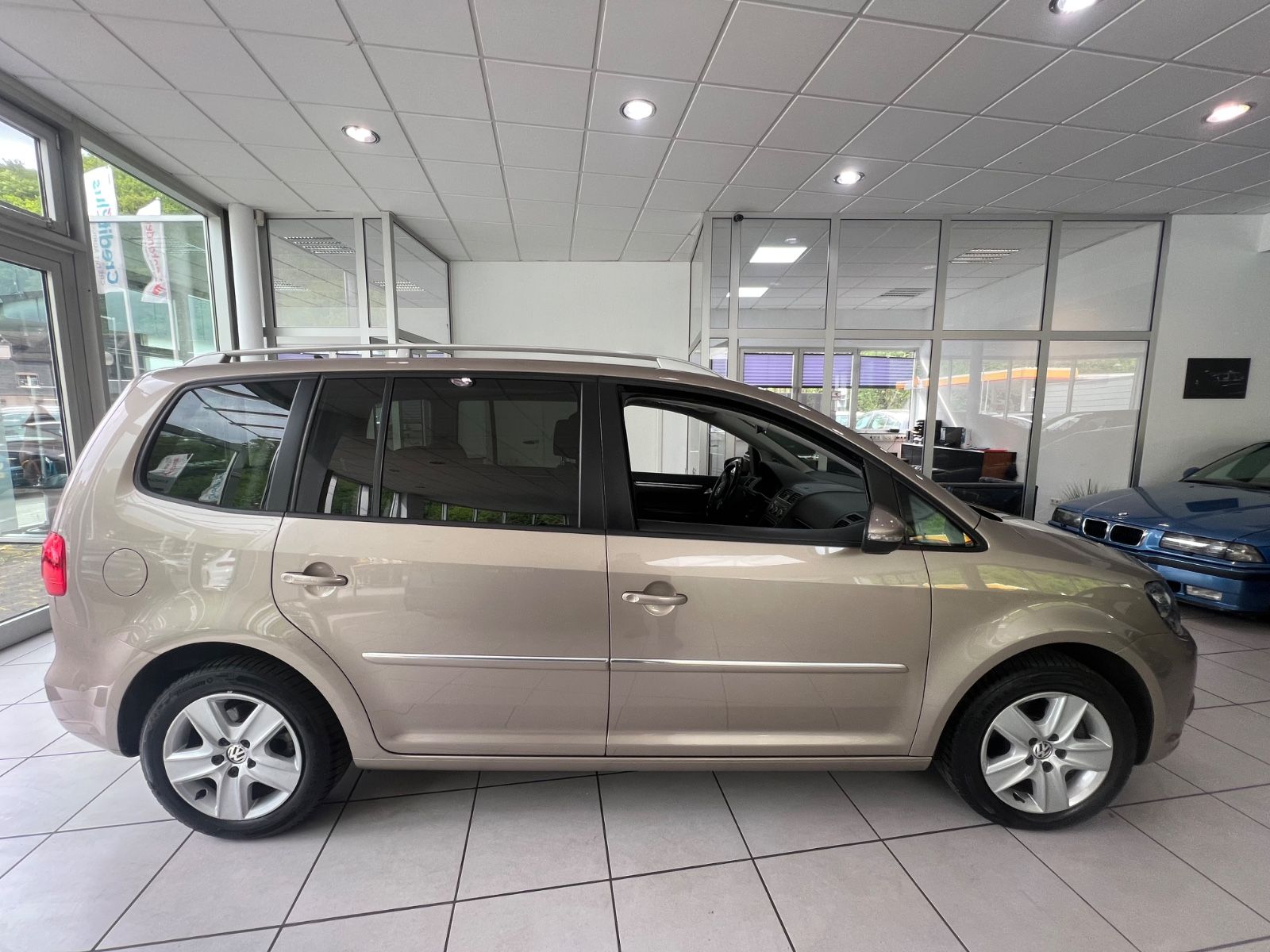 Fahrzeugabbildung Volkswagen Touran Highline 2.0 TDI DSG *BI-Colour *