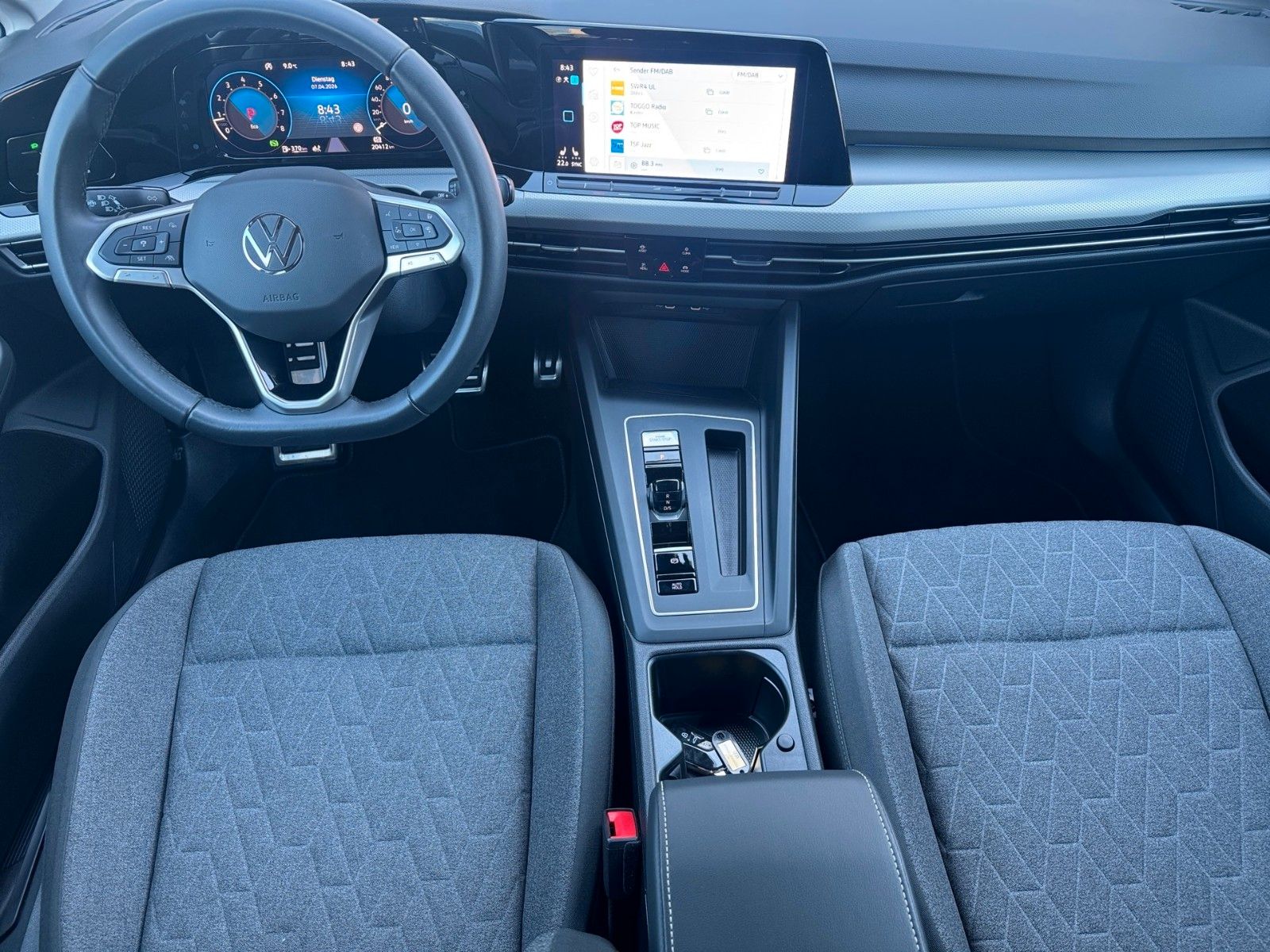 Fahrzeugabbildung Volkswagen Golf VIII Lim. Move 1.5 eTSI