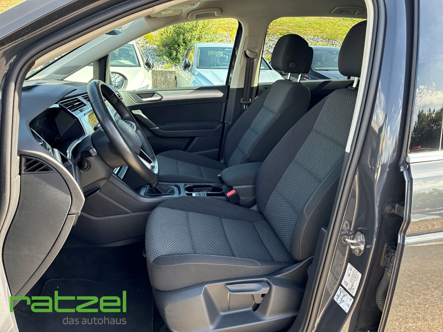 Fahrzeugabbildung Volkswagen Touran Comfortline 1.5 TSI DSG 7-Sitzer AHK ACC